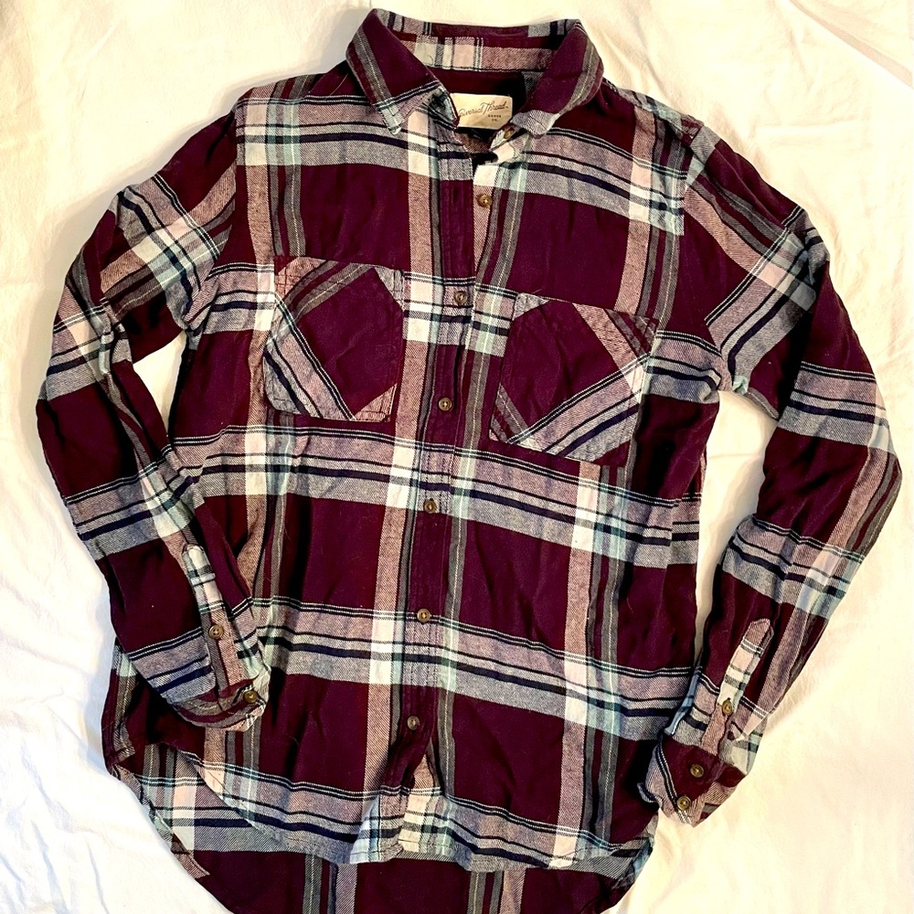 Universal Thread Woman’s size XS flannel shirt in beautiful burgundy!